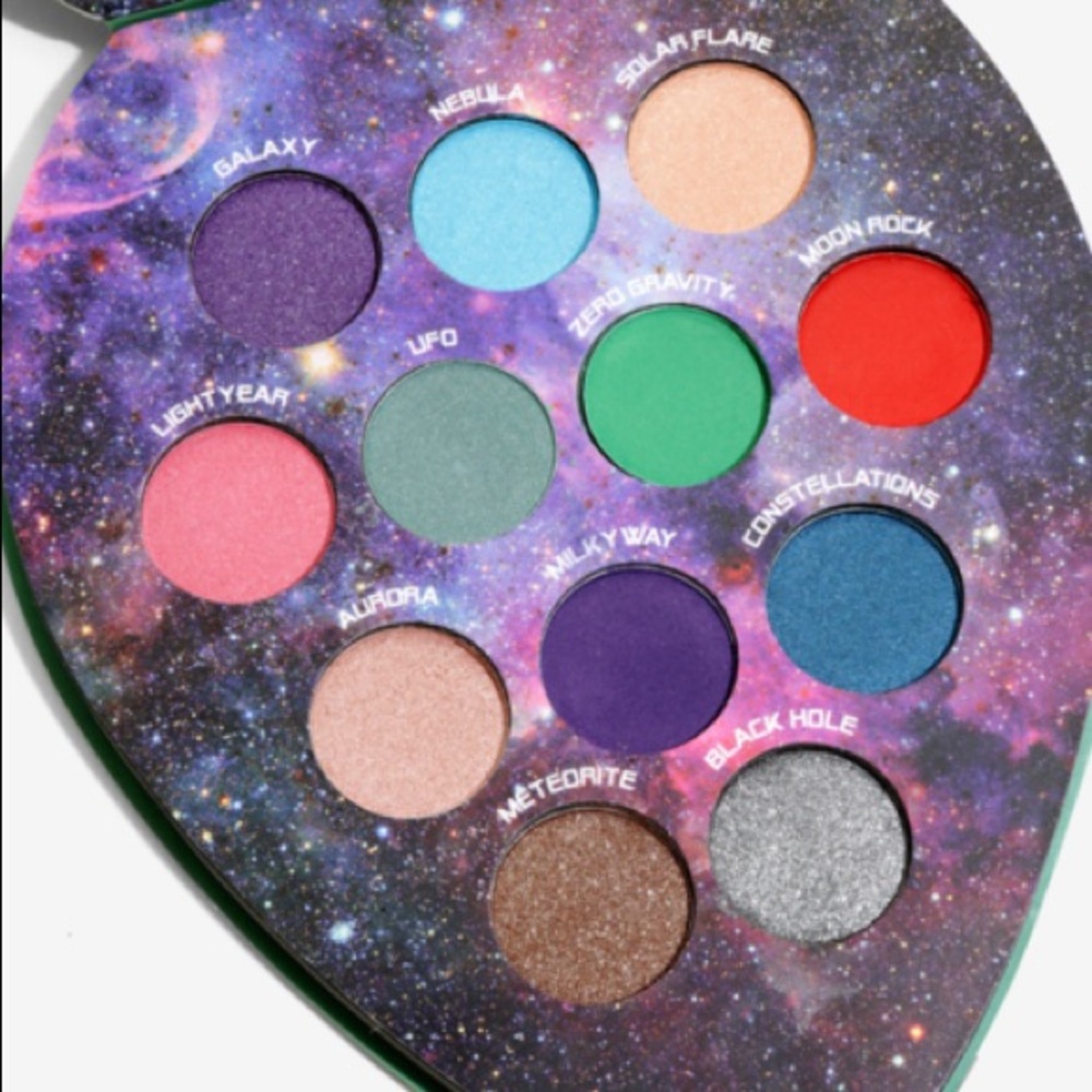 Hot Topic Black Heart Galactic Eyeshadow Pallet